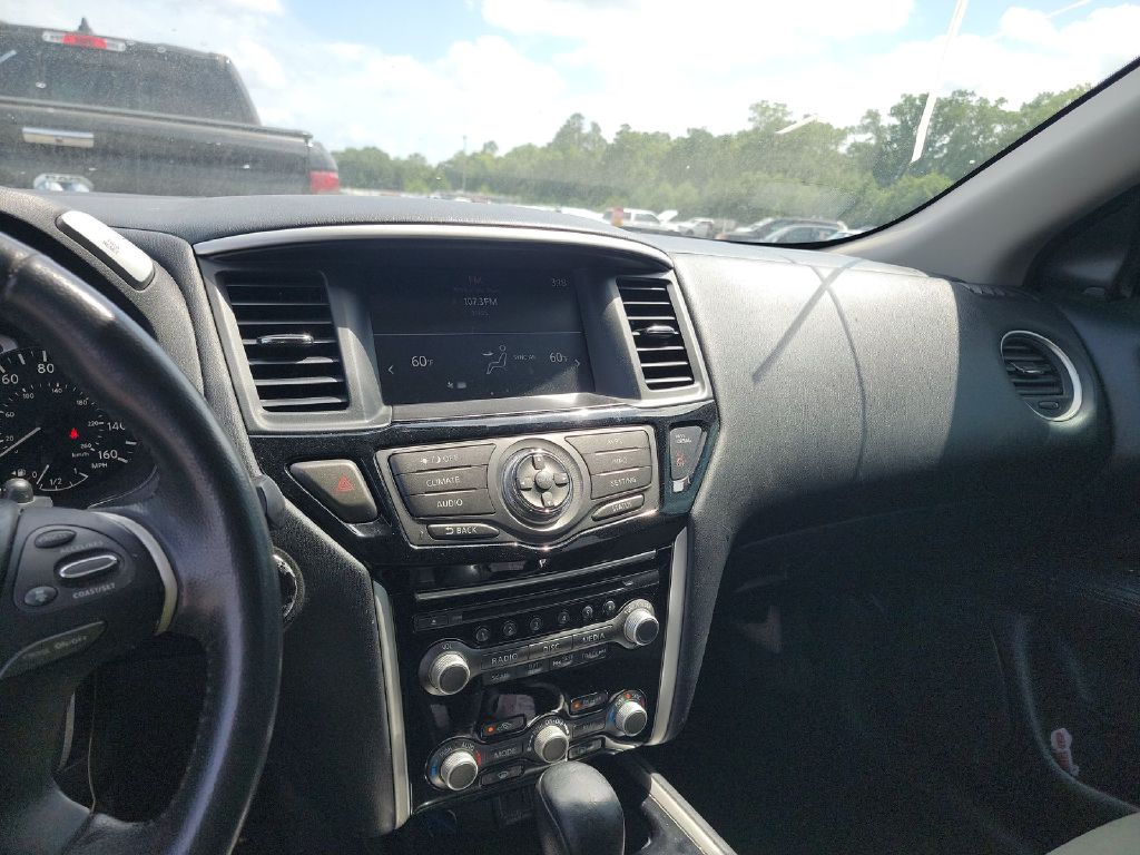 Photo 8 of this NISSAN PATHFINDER