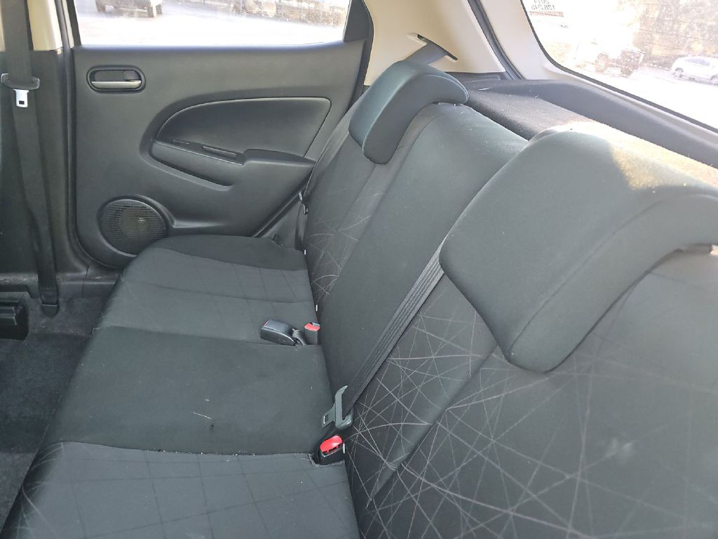 Photo 6 of this MAZDA MAZDA2