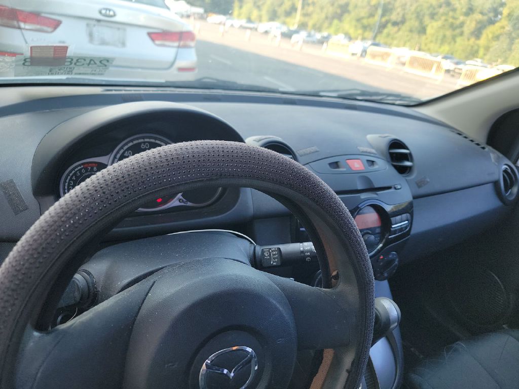 Photo 7 of this MAZDA MAZDA2