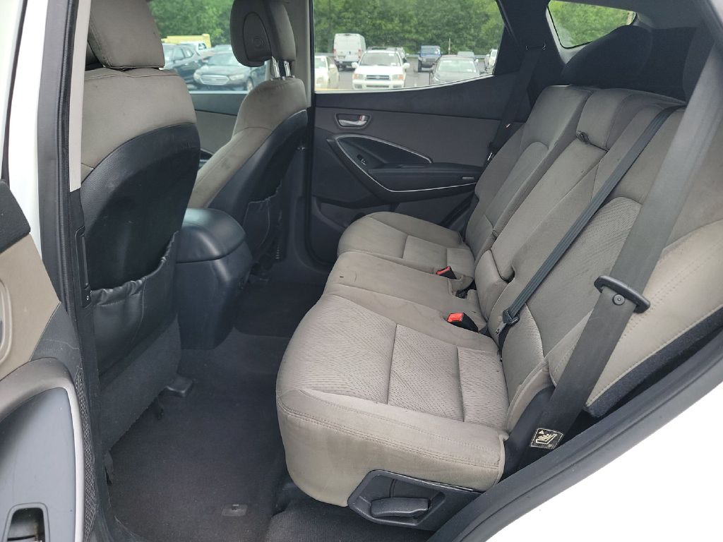 Photo 6 of this HYUNDAI SANTA FE