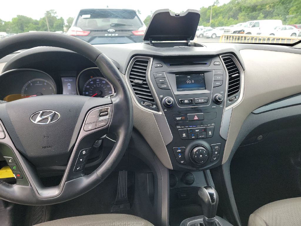 Photo 8 of this HYUNDAI SANTA FE