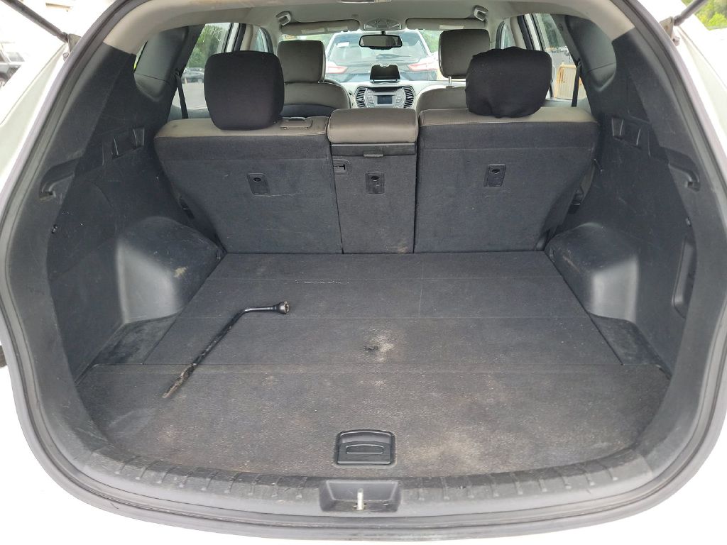 Photo 9 of this HYUNDAI SANTA FE