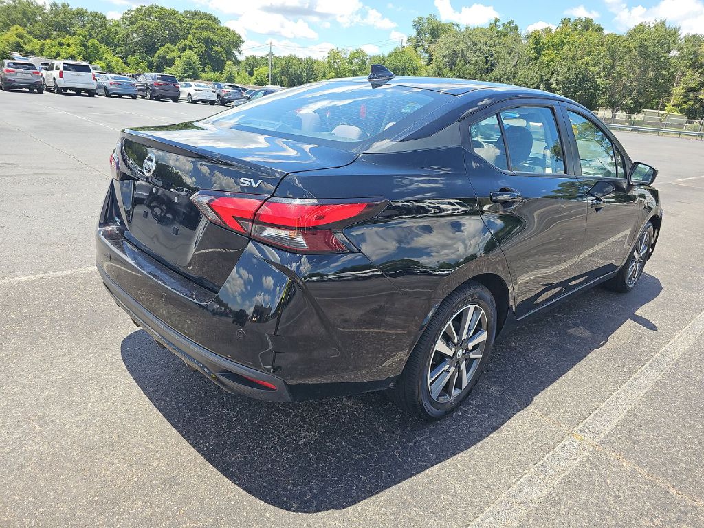 Photo 3 of this NISSAN VERSA