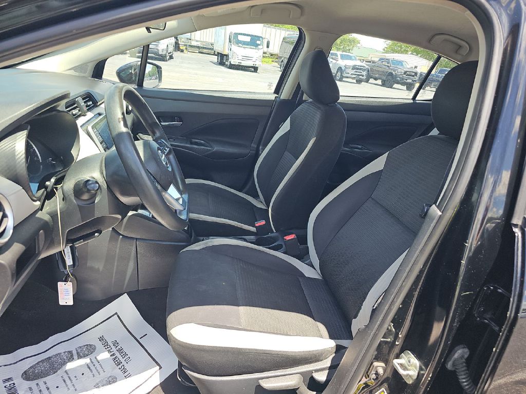 Photo 5 of this NISSAN VERSA