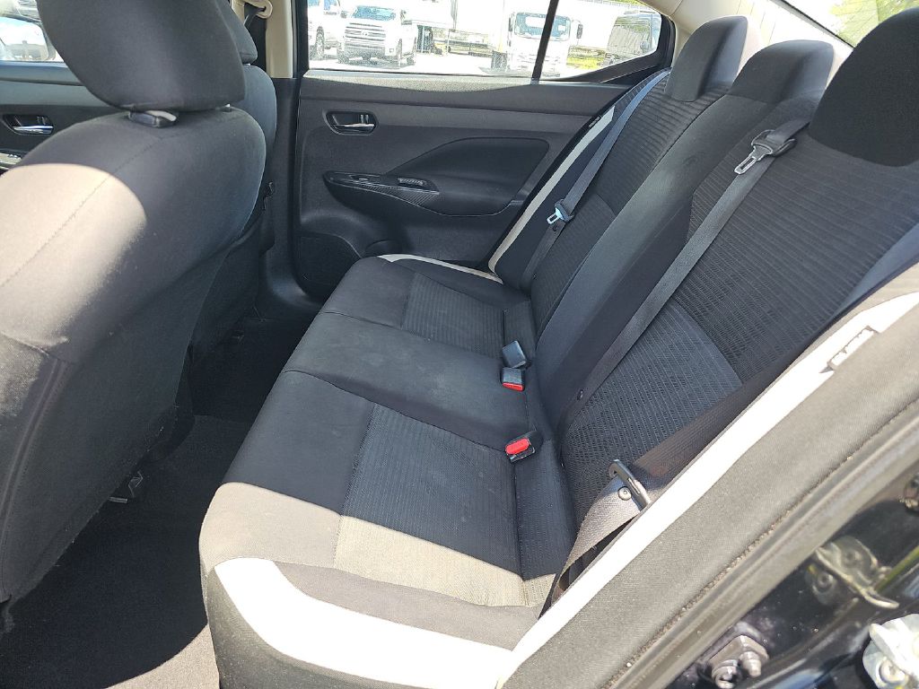 Photo 6 of this NISSAN VERSA