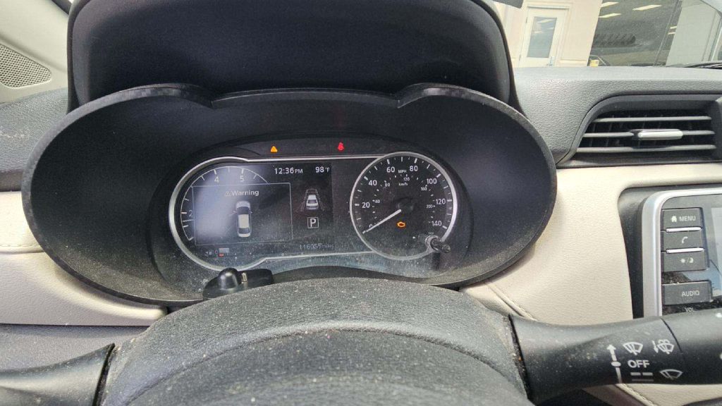 Photo 8 of this NISSAN VERSA