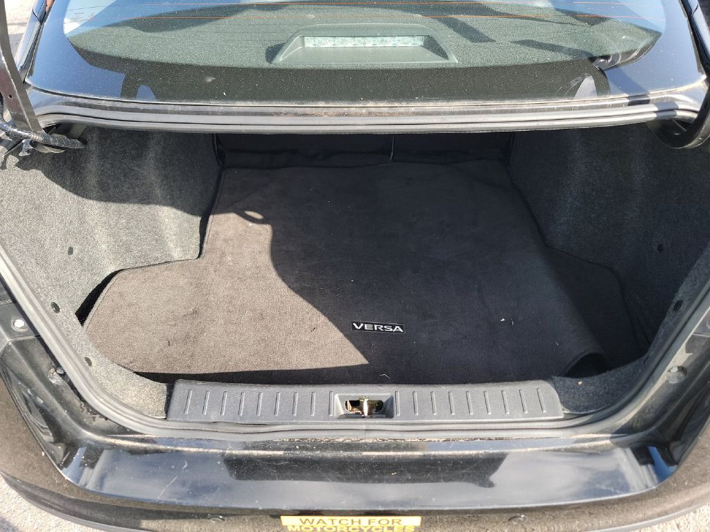 Photo 9 of this NISSAN VERSA
