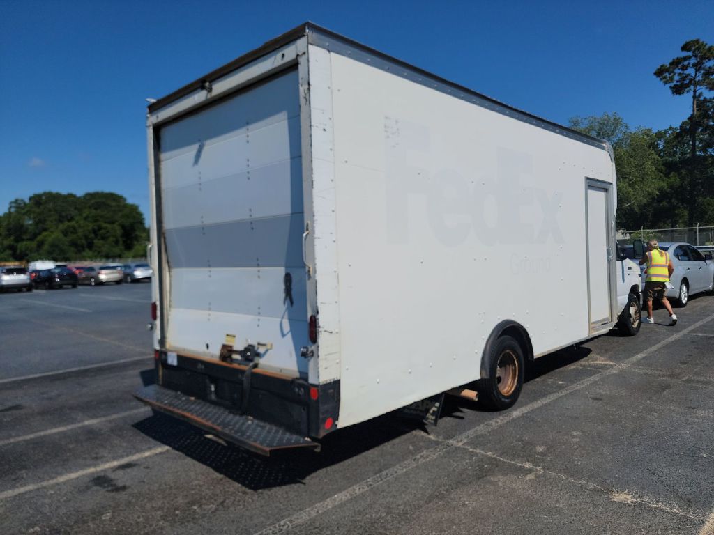 Photo 3 of this FORD E450