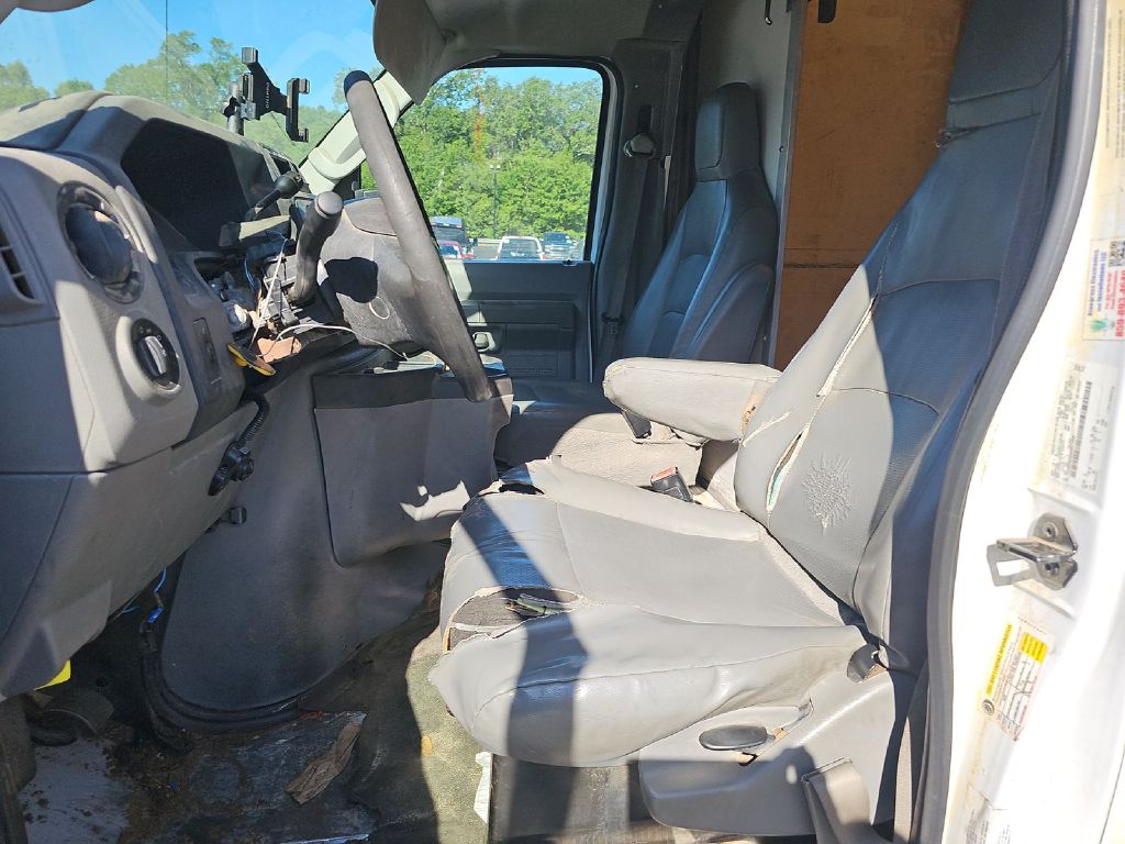 Photo 5 of this FORD E450