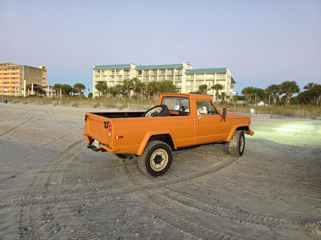 Photo 6 of this JEEP J2000