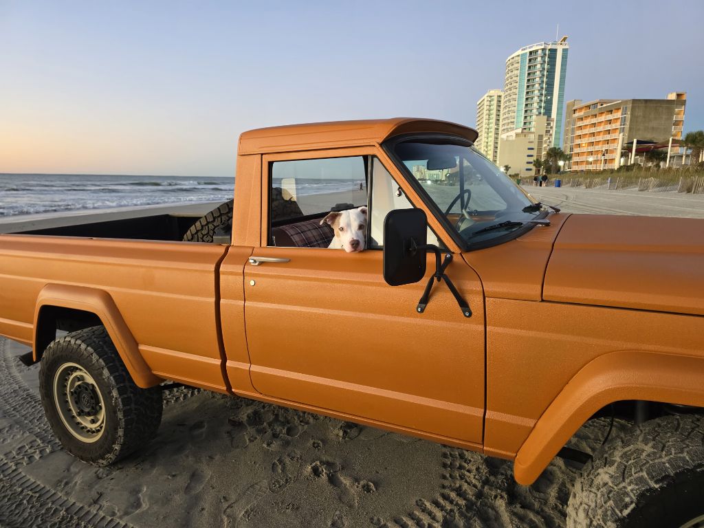 Photo 2 of this JEEP J2000