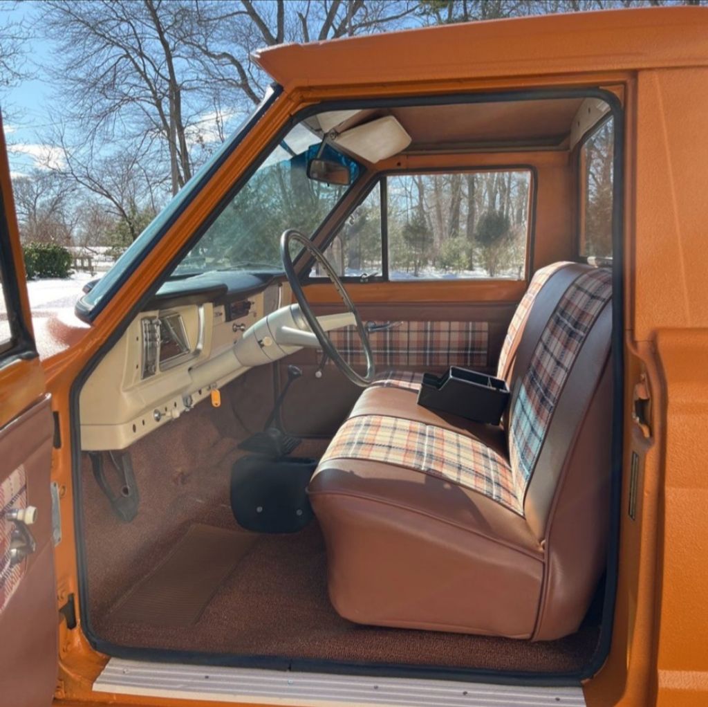 Photo 11 of this JEEP J2000