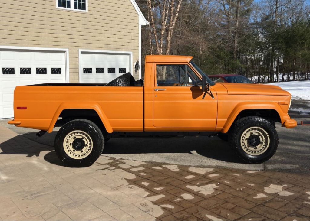 Photo 10 of this JEEP J2000