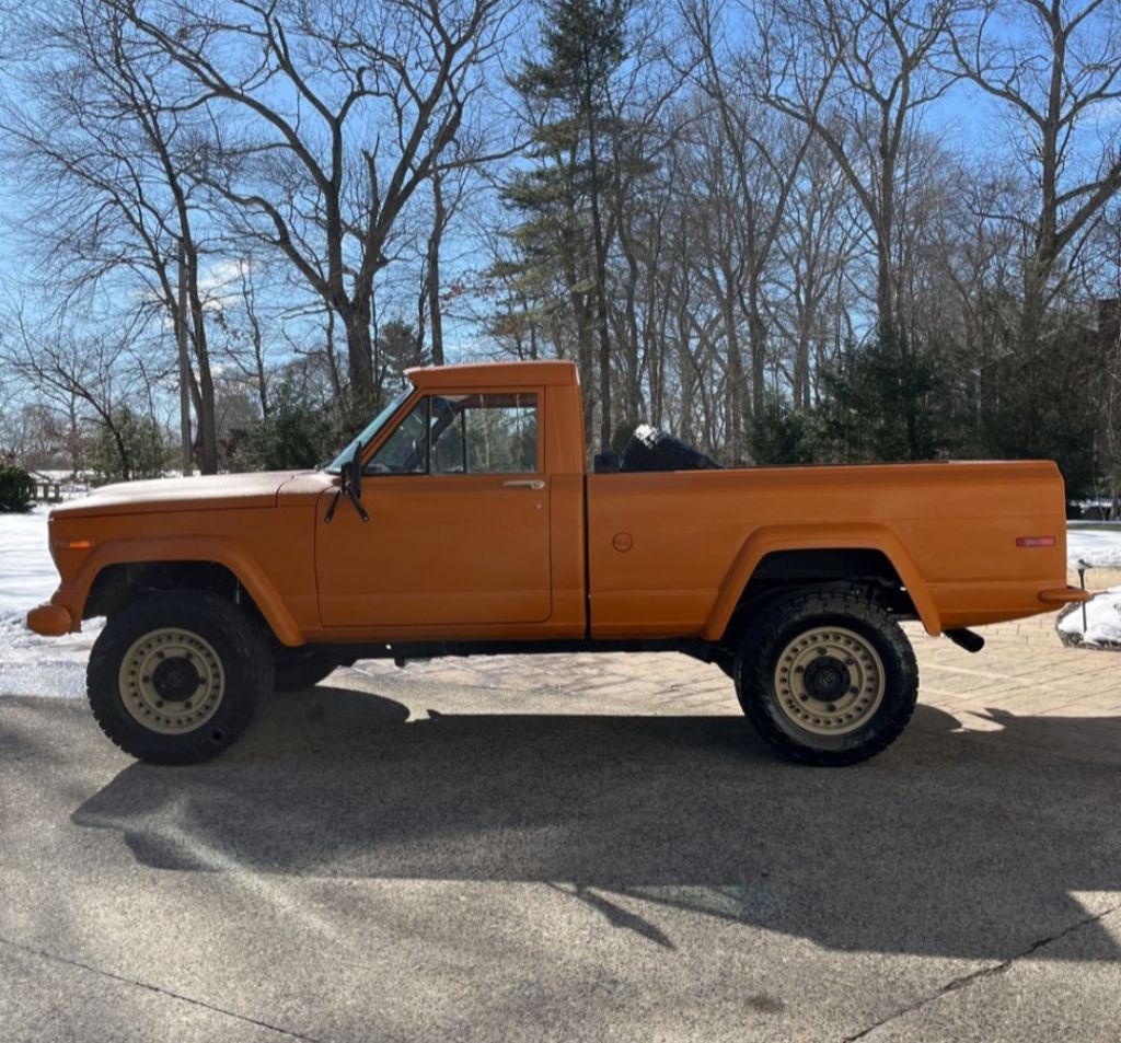 Photo 8 of this JEEP J2000