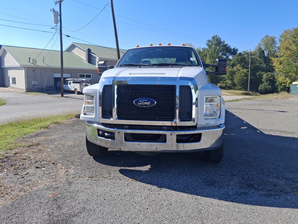 Photo 4 of this FORD F650