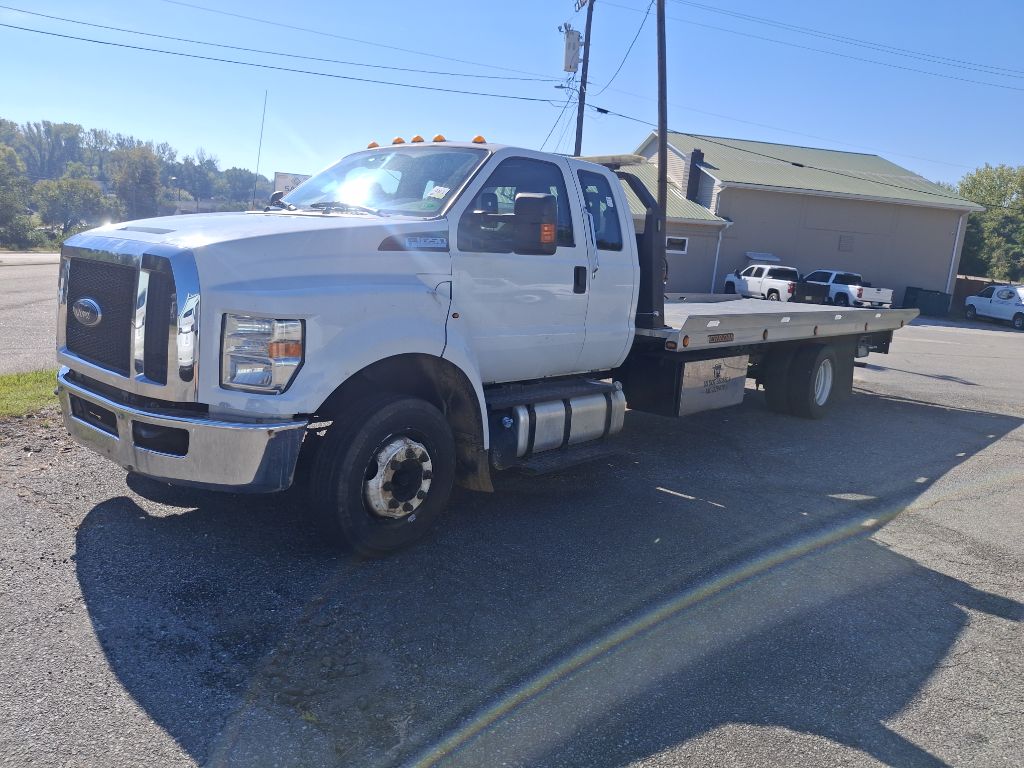 Photo 3 of this FORD F650