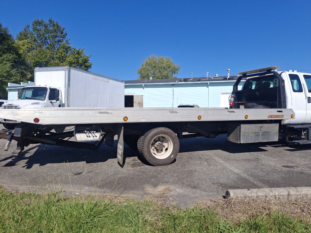 Photo 2 of this FORD F650