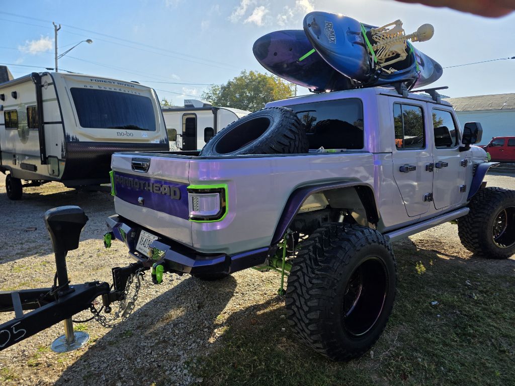 Photo 4 of this JEEP GLADIATOR