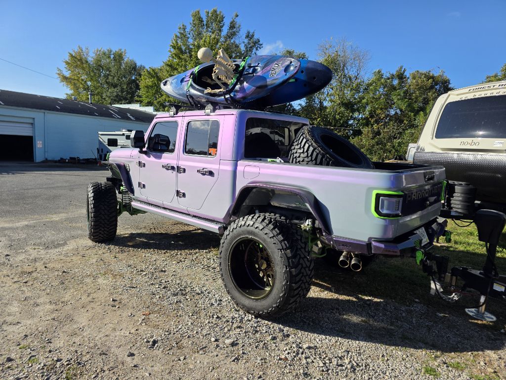 Photo 10 of this JEEP GLADIATOR