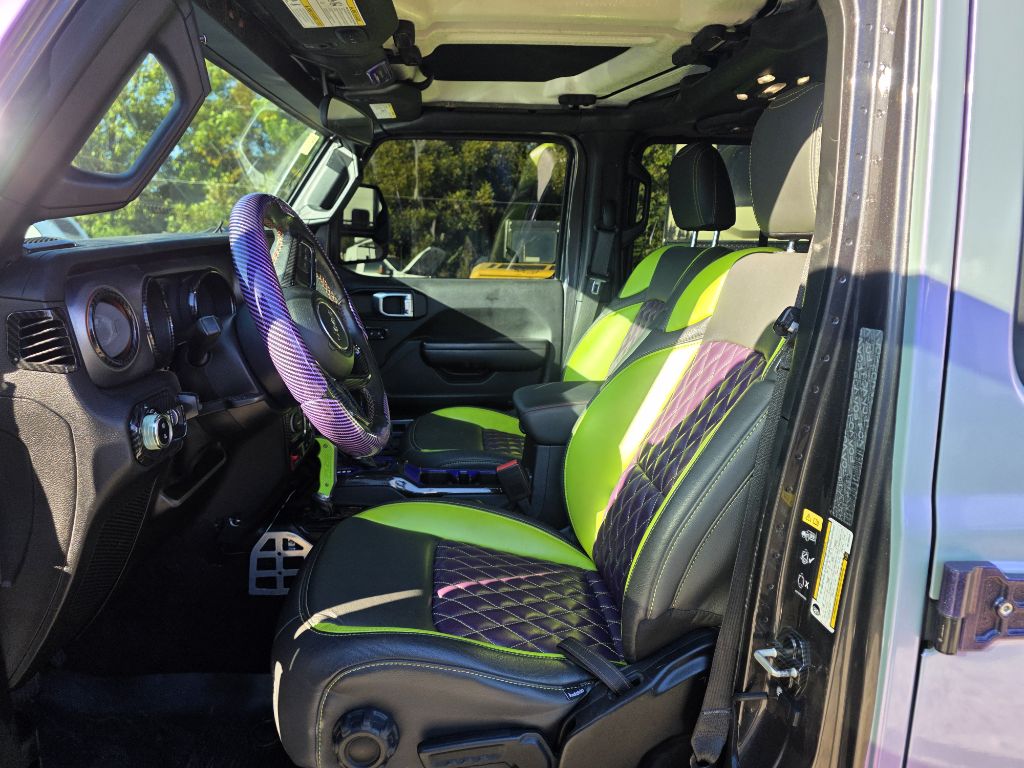 Photo 8 of this JEEP GLADIATOR