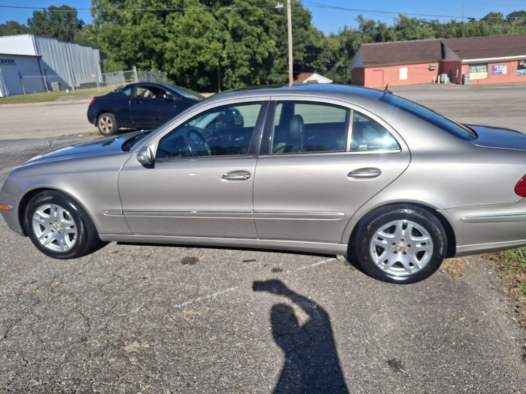 Photo 6 of this MERCEDES-BENZ E-CLASS