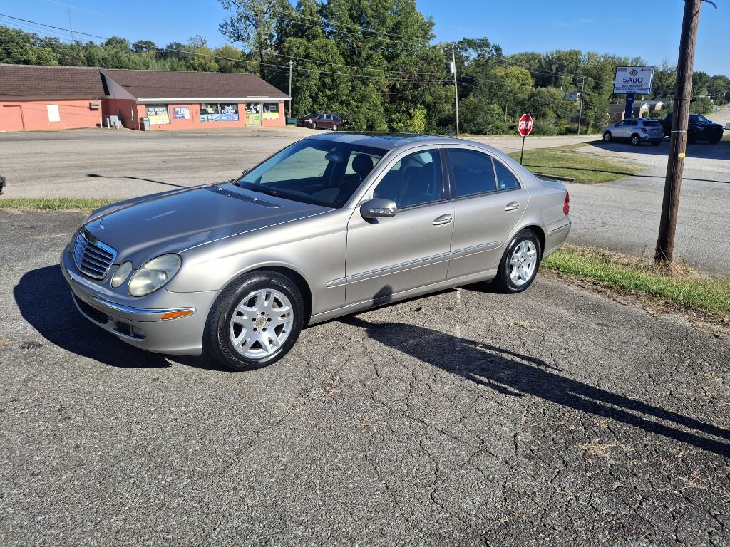 Photo 5 of this MERCEDES-BENZ E-CLASS