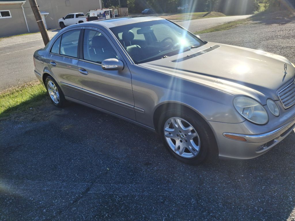 Photo 3 of this MERCEDES-BENZ E-CLASS