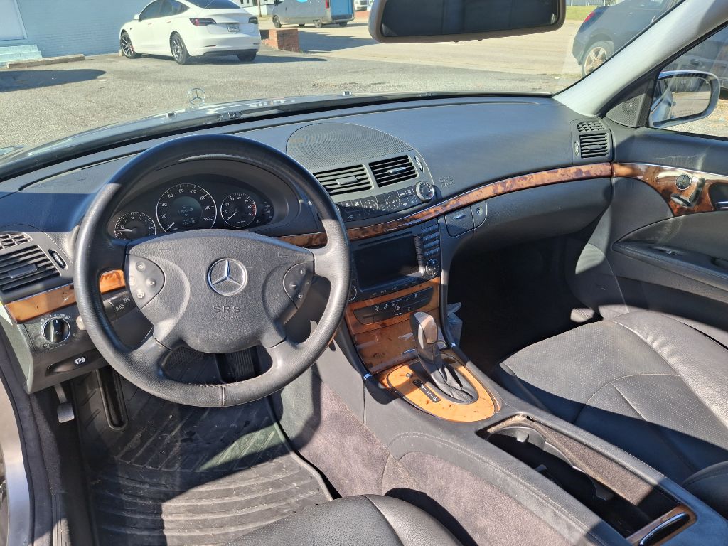 Photo 9 of this MERCEDES-BENZ E-CLASS