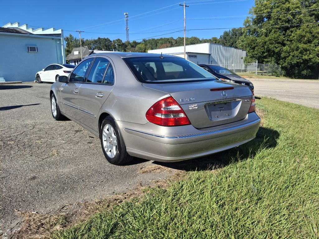 Photo 4 of this MERCEDES-BENZ E-CLASS