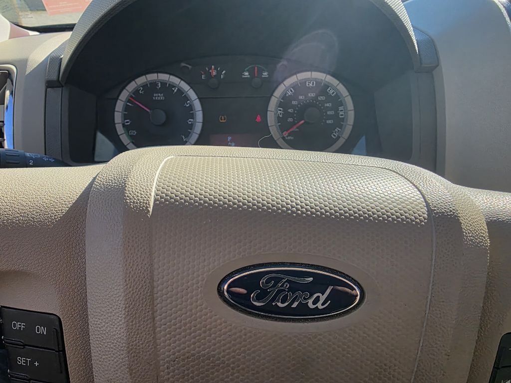 Photo 6 of this FORD ESCAPE