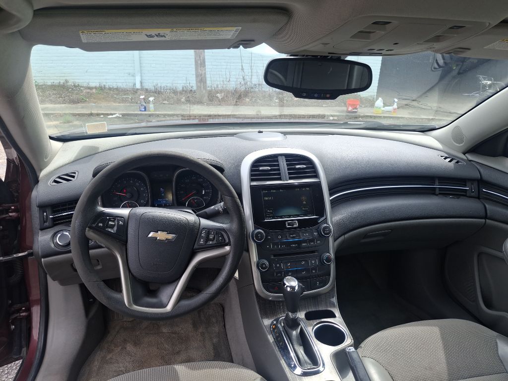 Photo 9 of this CHEVROLET MALIBU
