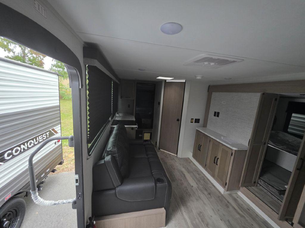 Photo 2 of this GULFSTREAM CONQUEST 228SB