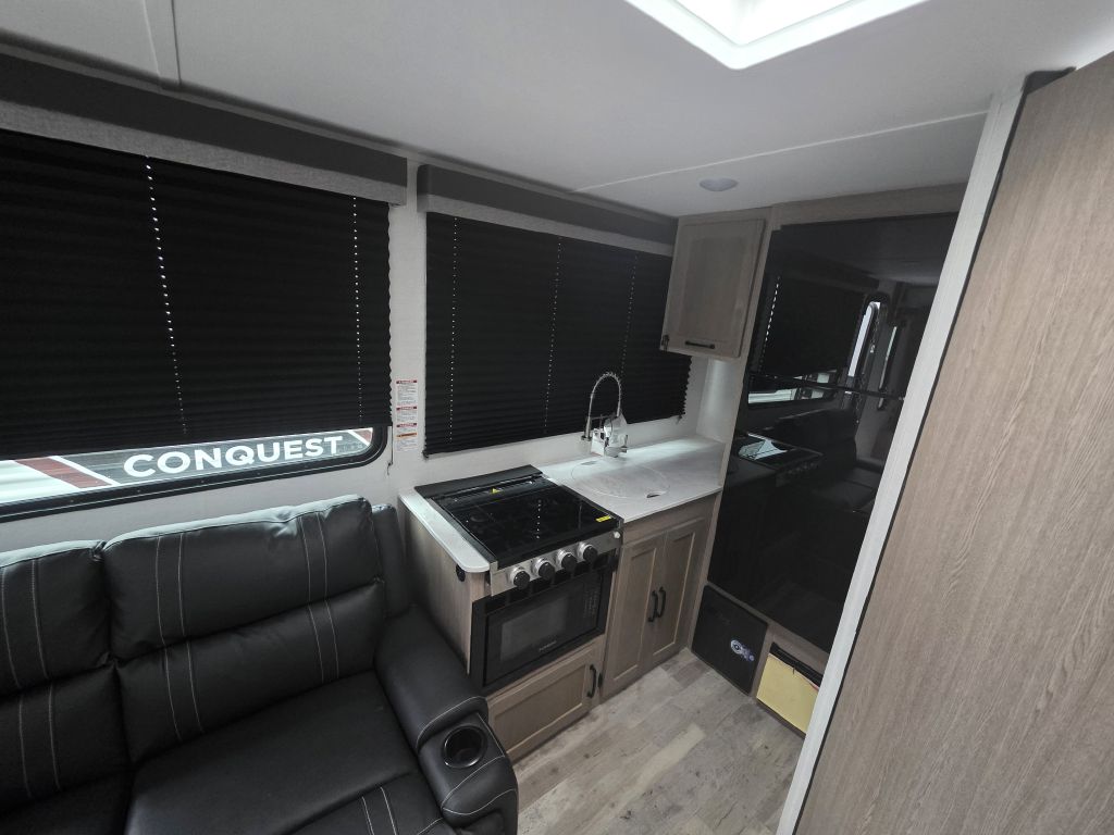 Photo 7 of this GULFSTREAM CONQUEST 228SB