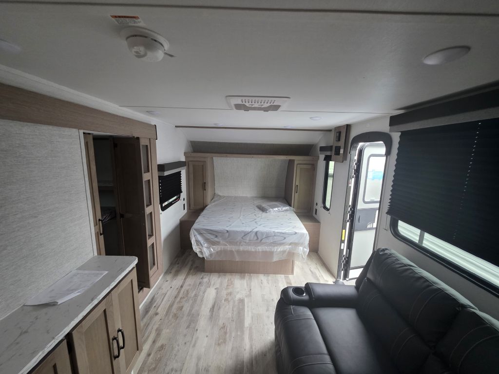 Photo 10 of this GULFSTREAM CONQUEST 228SB