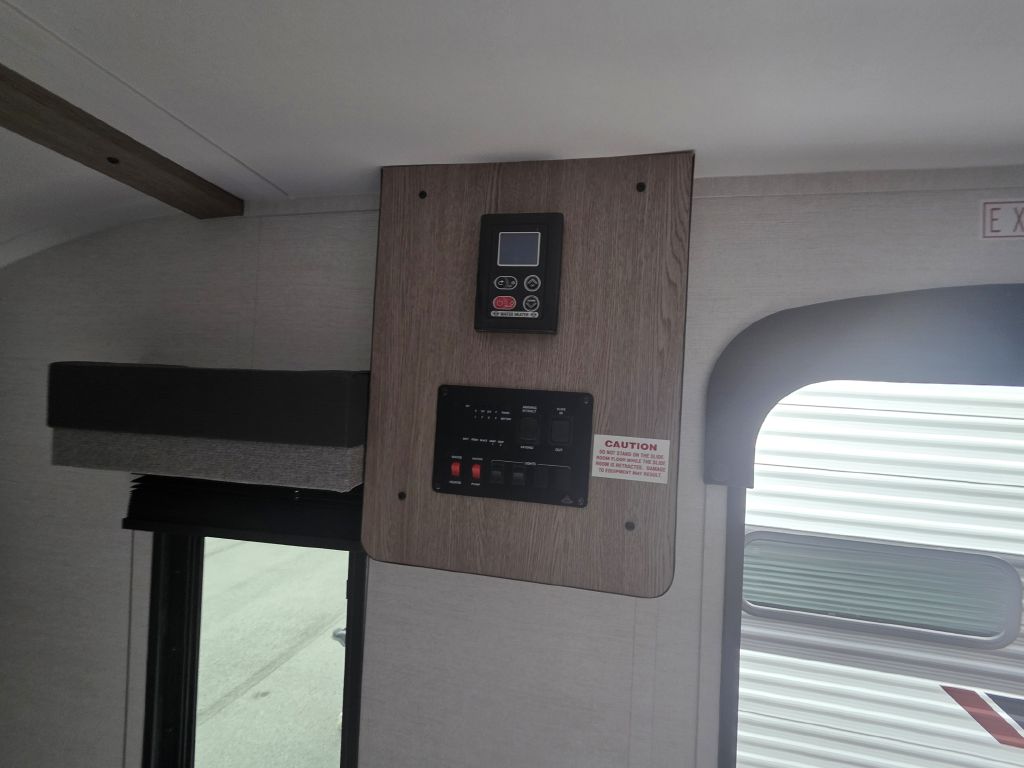 Photo 12 of this GULFSTREAM CONQUEST 228SB