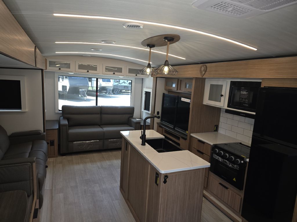 Photo 2 of this KEYSTONE PASSPORT 3100RE