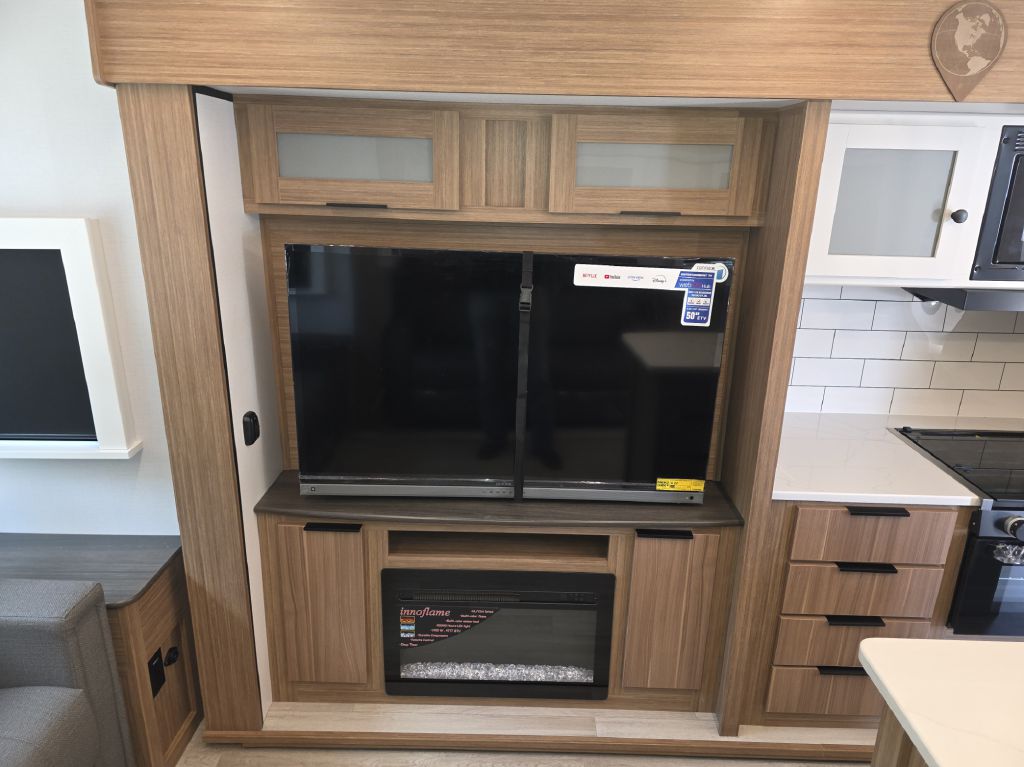 Photo 7 of this KEYSTONE PASSPORT 3100RE