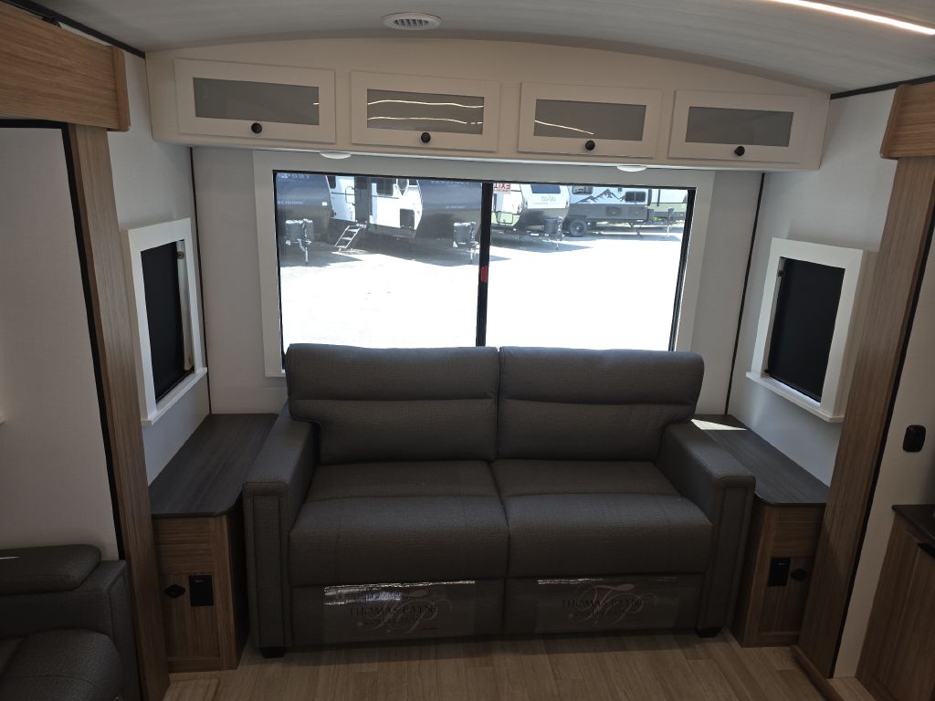 Photo 8 of this KEYSTONE PASSPORT 3100RE