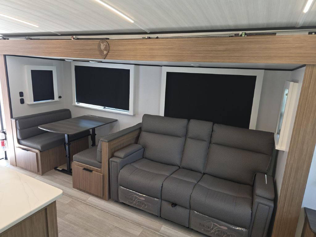 Photo 9 of this KEYSTONE PASSPORT 3100RE