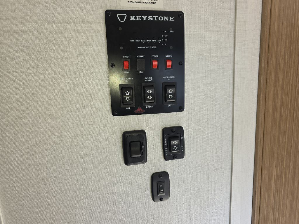 Photo 11 of this KEYSTONE PASSPORT 3100RE