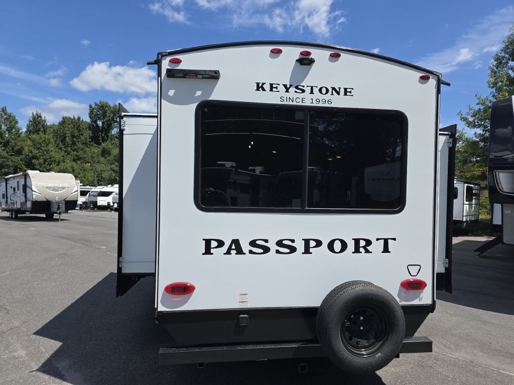 Photo 25 of this KEYSTONE PASSPORT 3100RE