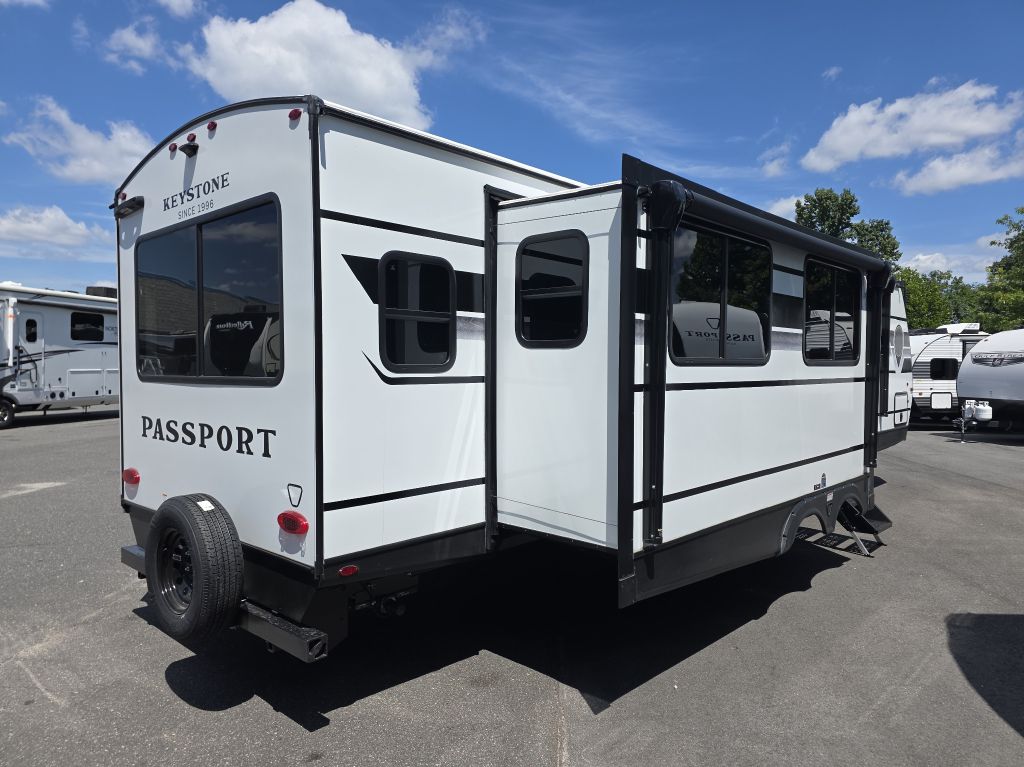 Photo 26 of this KEYSTONE PASSPORT 3100RE