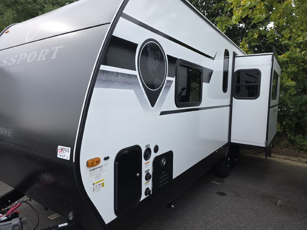 Photo 2 of this KEYSTONE PASSPORT 210RKC