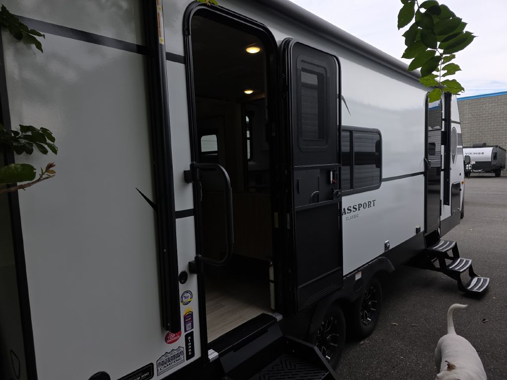 Photo 6 of this KEYSTONE PASSPORT 210RKC