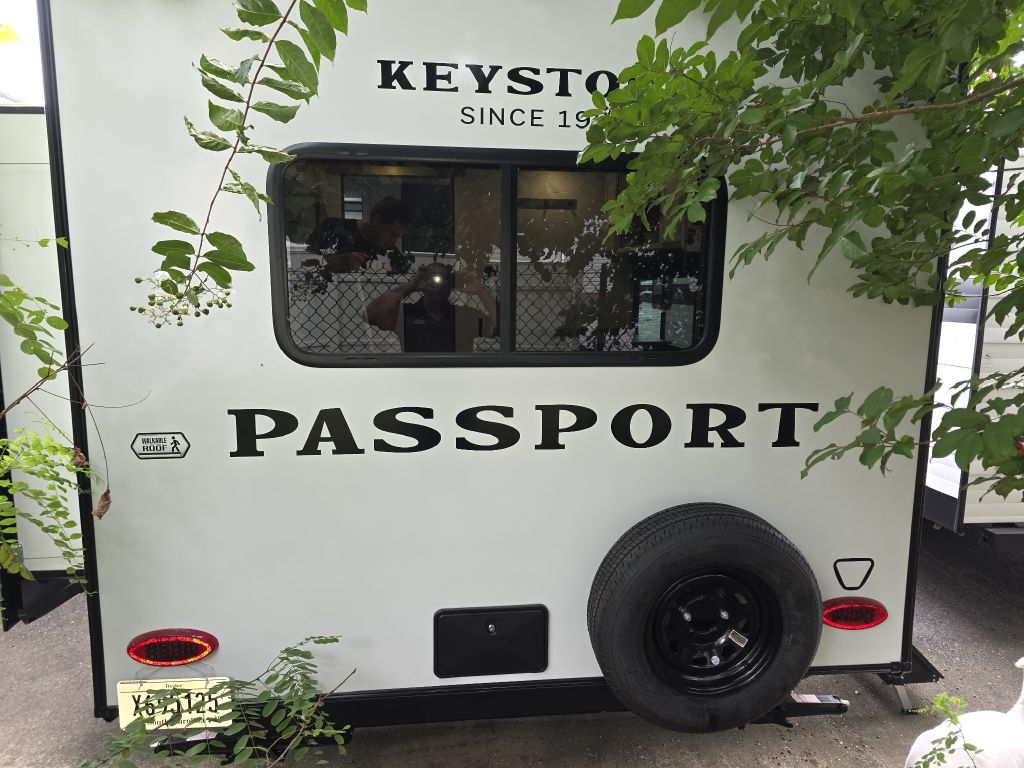 Photo 7 of this KEYSTONE PASSPORT 210RKC