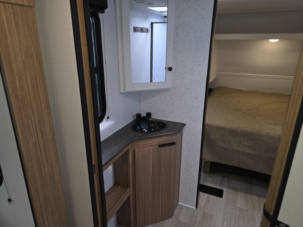 Photo 11 of this KEYSTONE PASSPORT 210RKC
