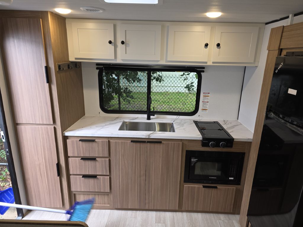 Photo 13 of this KEYSTONE PASSPORT 210RKC