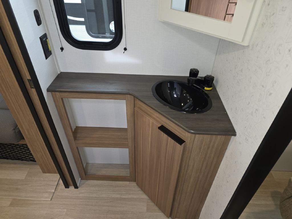 Photo 16 of this KEYSTONE PASSPORT 210RKC