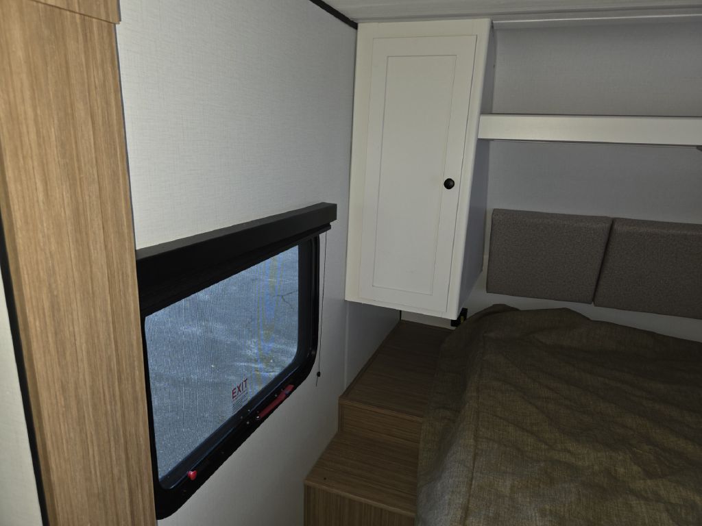 Photo 4 of this KEYSTONE PASSPORT 180RBC