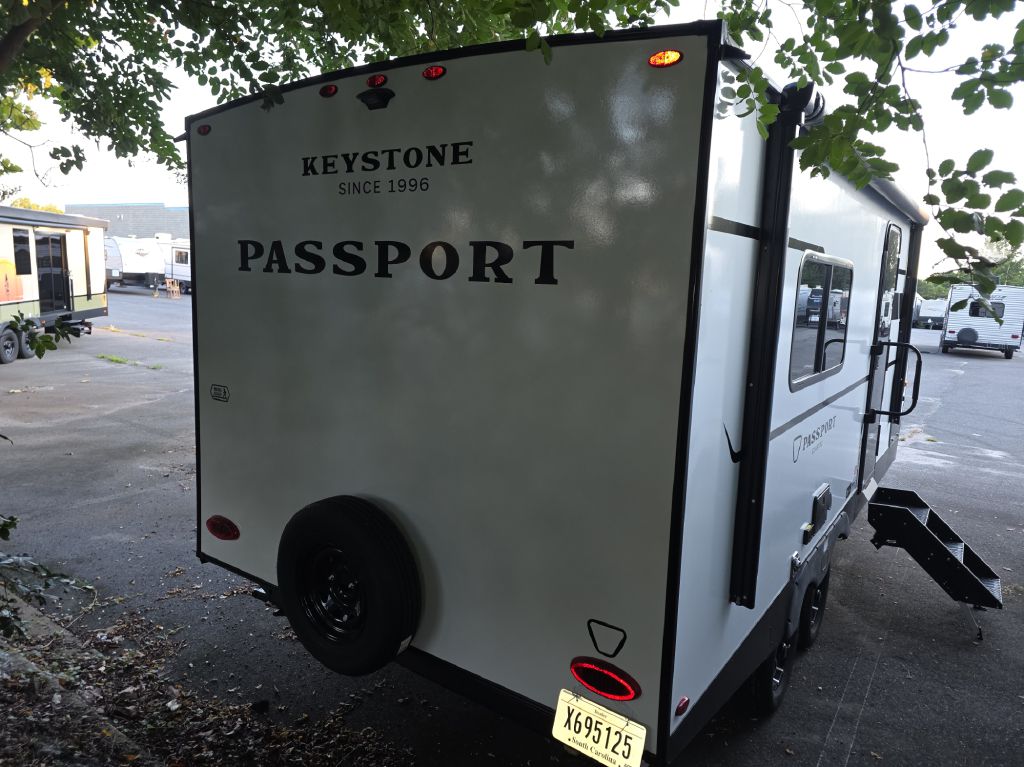 Photo 15 of this KEYSTONE PASSPORT 180RBC